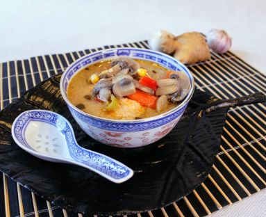 Zupa z kurczakiem w azjatyckim stylu