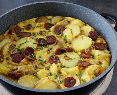 Tortilla de patatas - hiszpański omlet ziemniaczany