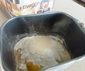 składniki na chleb razowy w BM450 Kenwood