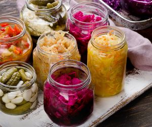 Naturalne probiotyki – kiszonki: ogórki, kapusta, kimchi