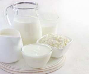 Naturalne probiotyki – produkty mleczne: kefir, jogurt, zsiadłe mleko, maślanka