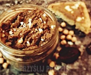 Nutella z ciecierzycy z kawałkami orzechów
