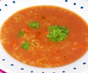 Prosta zupa pomidorowa z ryżem