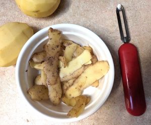 jak wyczyścić sztućce obierkami po ziemniakach
