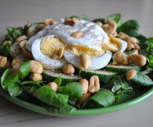 Salatka jajeczna z orzeszkami
