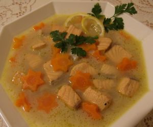 delikatna zupa z łososia