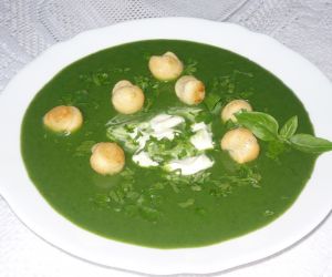 Zupa szpinakowa z ziołami