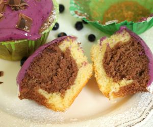 Muffiny marmurkowe z kremem jagodowym