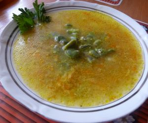 Zupa ze świeżych ogórków z nutą bobu