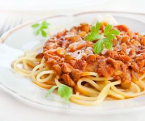 Spaghetti z tuńczykiem i soczewicą zieloną