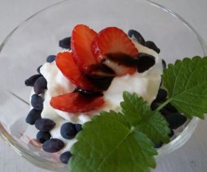 jogurtowy deser z owocami