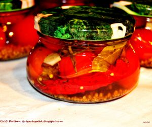 Pomidorki koktajlowie w pikantnej zalewie