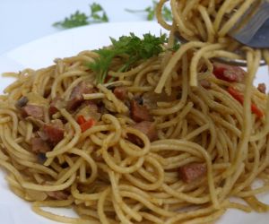 Spaghetti w sosie curry z warzywami