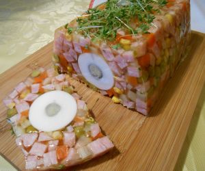 Galaretkowy mięsno-warzywny keks