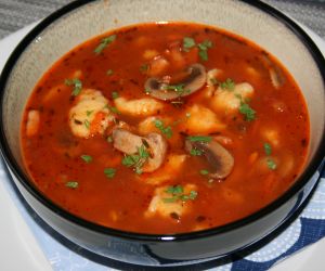 Zupa pieczarkowo - pomidorowa z zacierkami