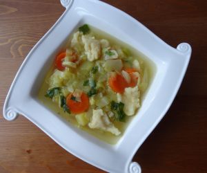 Zupa warzywna z zacierkami 