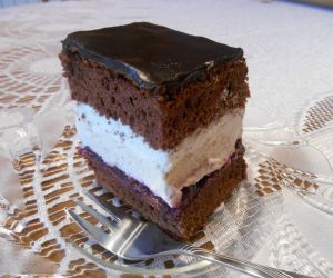 Ciasto czekoladowe z bitą śmietaną
