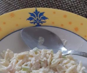 Pyszna sałatka ryżomakaronowa