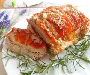 Schab pieczony z pomidorami i mozzarellą