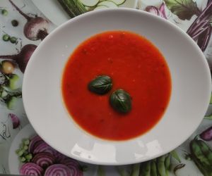Zupa pomidorowa z bazylią