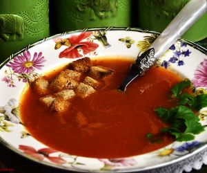 Rozgrzewająca zupa pomidorowa
