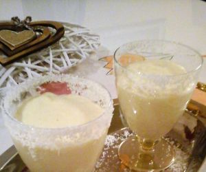 Koktajl z mango na mleku kokosowym