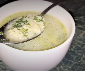 zupa z lanymi kluseczkami