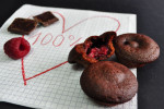 Mini muffinki z czekoladą i malinami
