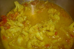 Curry z kalafiorem, kurczakiem i pomidorami