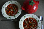 Rozgrzewająca zupa pomidorowa z mięsem