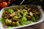 Sałatka z brokułem i oliwkami