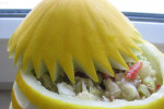 Melon faszerowany sałatką