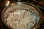 gotowanie cebuli i pieczarek