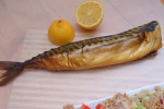 Sałatka z kaszą kuskus i wędzoną makrelą