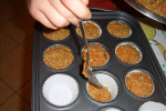 Masa gryczana trafia do foremek na muffiny