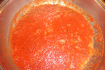 Parówki w naleśnikach zapieczone w sosie pomidorowym,