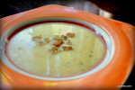 Kremowa zupa cebulowa z grzankami