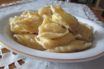Zapiekane pierogi ruskie z masłem