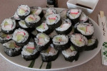 Sushi maki z ogórkiem i surimi