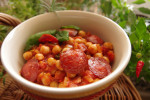 Ciecierzyca w sosie pomidorowym z chorizo