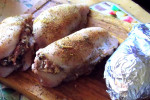 Filet z kurczaka faszerowany mięsem z grzybami i suszonymi śliwkami