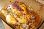 Pieczony kurczak nadziany kiełbasą i fasolą