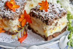 Kokosowo – budyniowe ciasto z brzoskwiniami