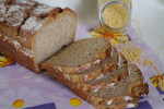 Przepyszny chleb pszenny na zakwasie żytnim z dodatkiem kaszy jaglanej i mąki jaglanej. Wilgotny, sycący, zdrowy! I długo świeży

