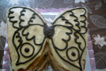 wzór motylka malowany czekoladą