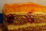 Ciasto wyjątkow, czyli brzoskwiniowo-marchewkowo-wiśniowe