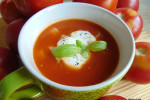 Zupa pomidorowa ze świeżych pomidorów z makaronem