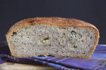Chleb jęczmienny z dojrzewającym serem i kminkiem