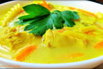 Zupa curry z kurczakiem i makaronem
