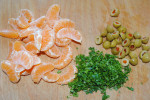 przygotowanie mandarynek, natki i oliwek